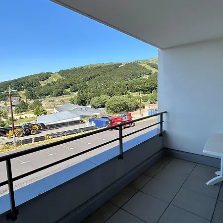 Appartement Sud Avec Terrasse Et Garage à - Fr-1-814-96 Super-Besse