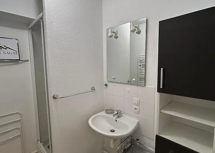 Sud Avec Terrasse Et Garage A - Fr-1-814-96 * Сюпер-Бес